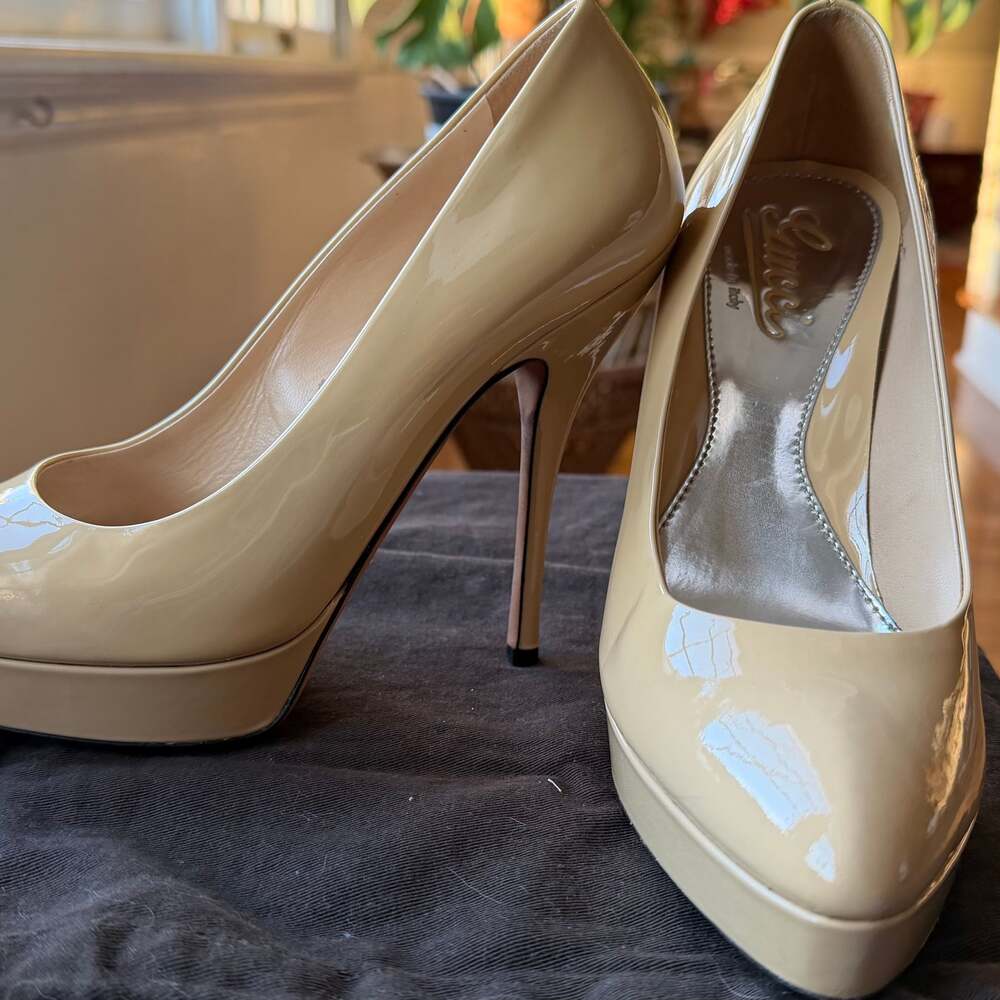 Gucci Nude Patent Leather Pumps size 36.5